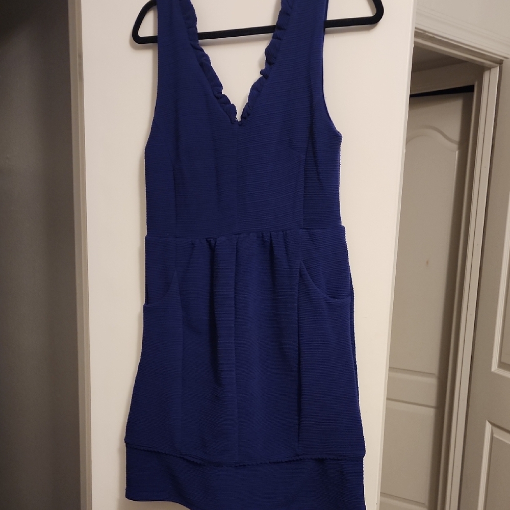 Elegant Blue Sleeveless Dress With Pockets